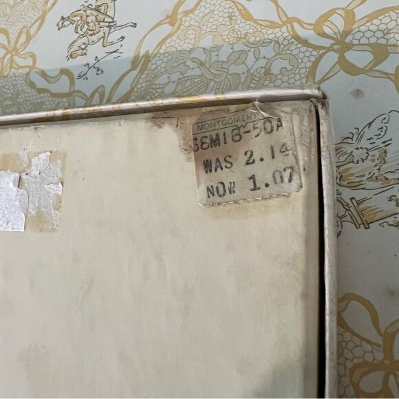 Vintage Floral Embroidered Linen Set of 2 pillowcases 1923 - Picture 6 of 7